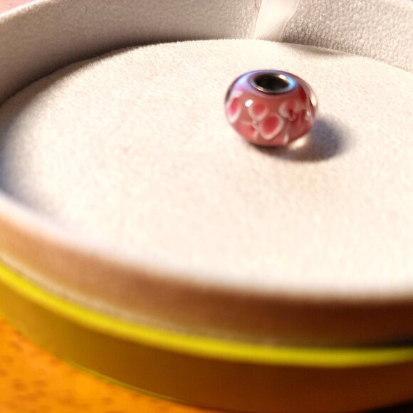 CHARM Chamilia Pink & White Murano Glass Charm - Picture 2 of 3